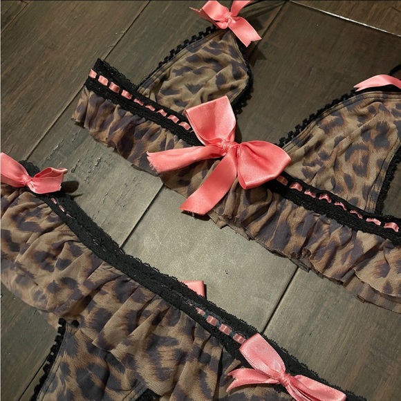 Trashy Lingerie Viola Leopard Print Ruffle Set - Picture 11 of 11